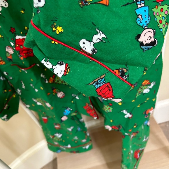 Peanuts/Snoopy Pajamas - Picture 8 of 9